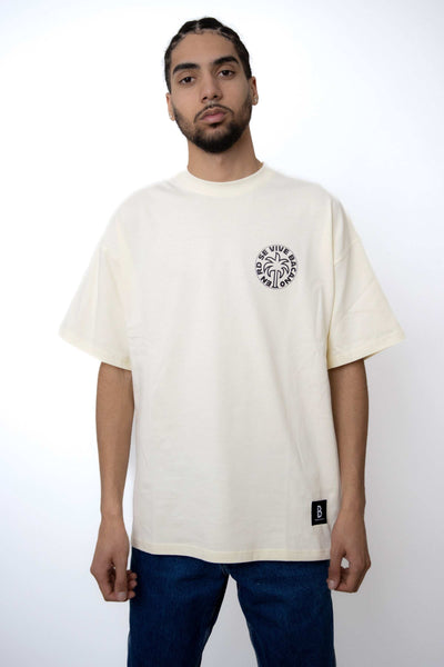 Sustainable Premium Oversized Tee 'En RD se vive bacano' - Experimenta la moda de nuevo - con conciencia, comodidad y lujo. Descubre lo último en camisetas oversize unisex ecológicas que van más allá del estilo y la sostenibilidad.